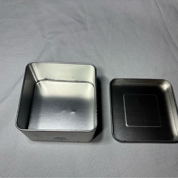 3.5” Authentic Fossil Watch Tin Collectors Item Excellent Preloved Condition - Picture 5 of 6